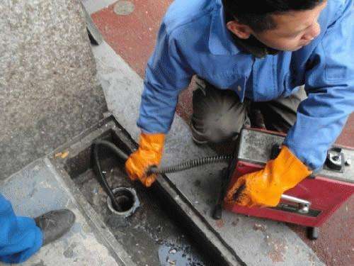 吉木萨尔疏通下水道