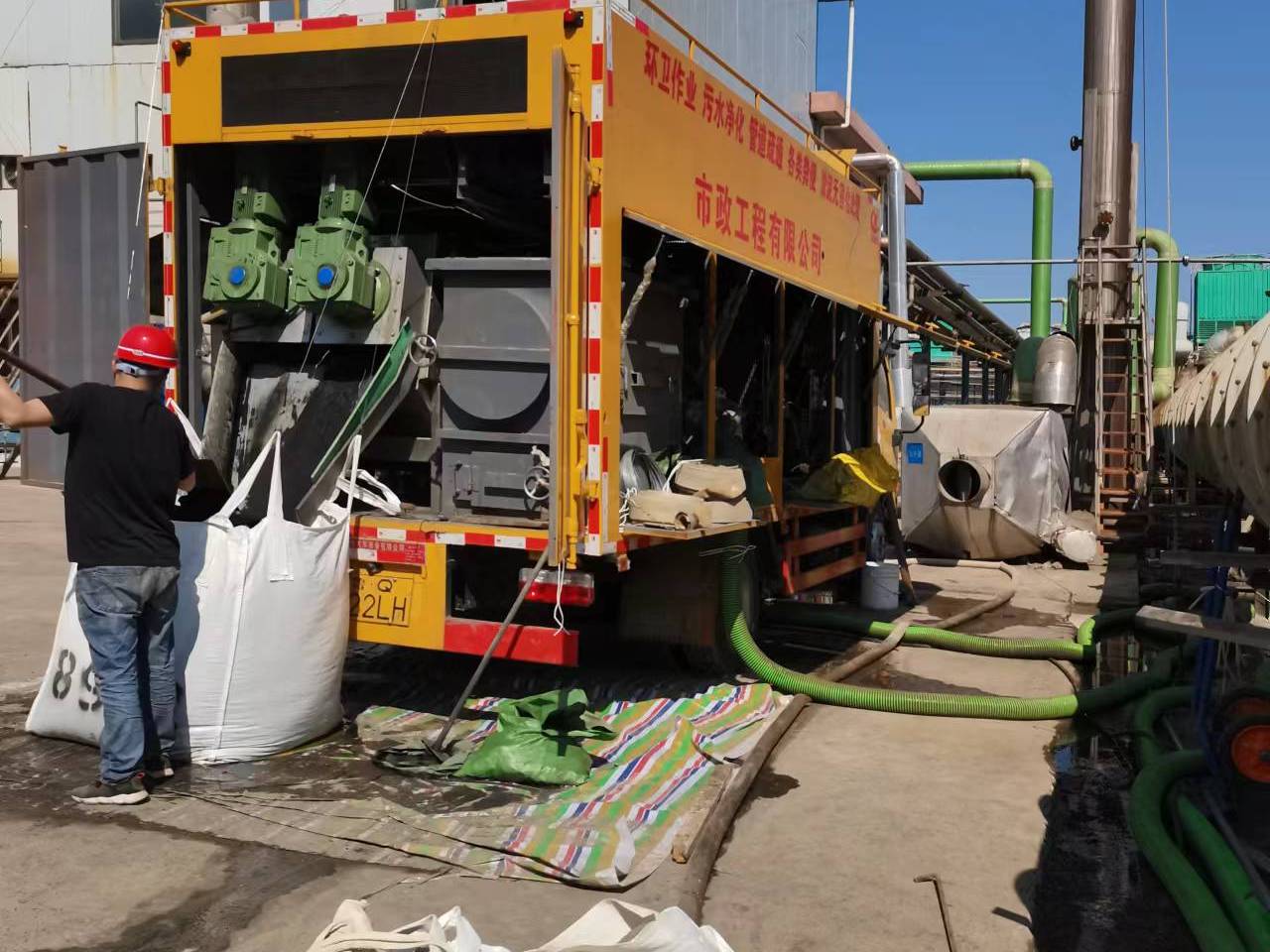 吉木萨尔淤泥压干处理